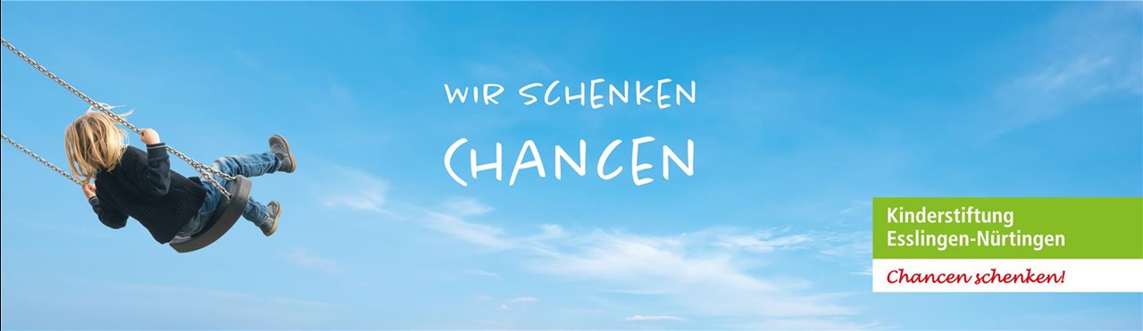 Kind auf Schaukel